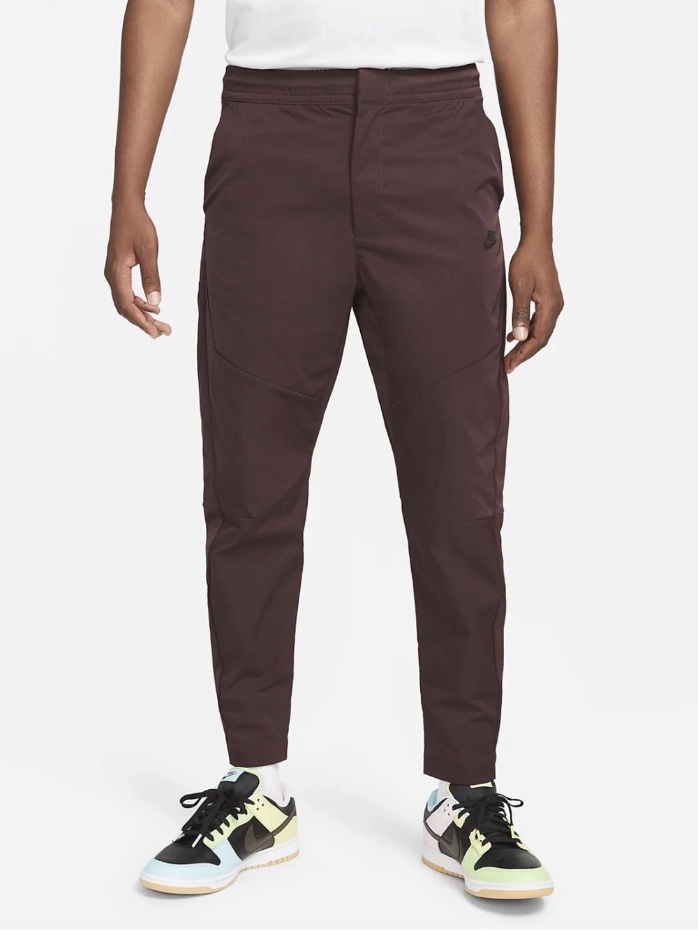 Nike Sportswear Tech Essentials Tapered Pants